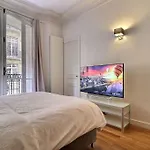 Luxury 3 Bedrooms Apartment Near Champs Elysees