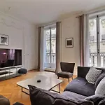 Luxury 3 Bedrooms Apartment Near Champs Elysees