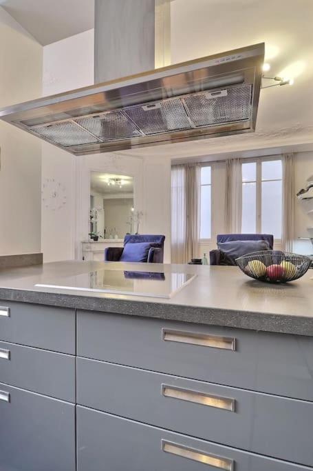 Luxury 3 Bedrooms Near Champs Elysees Apartment Paris