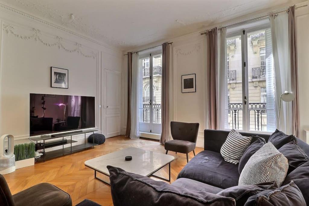 Apartment Luxury 3 Bedrooms Near Champs Elysees