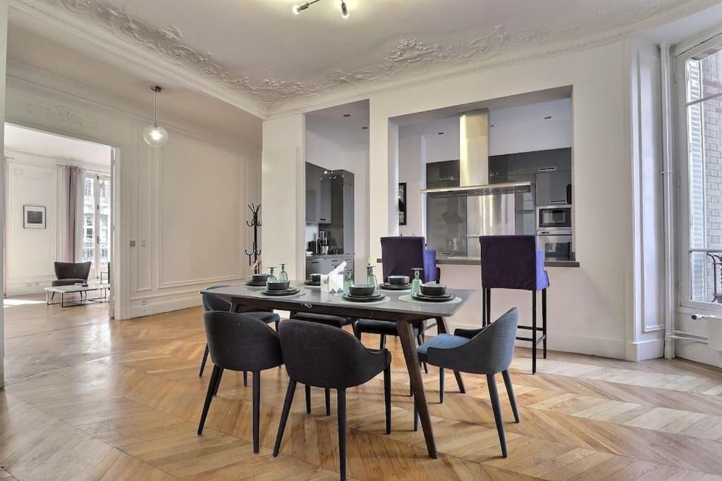Luxury 3 Bedrooms Near Champs Elysees Paris