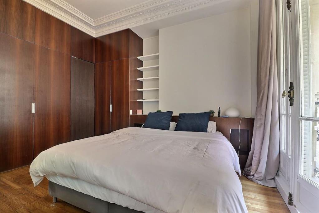 Luxury 3 Bedrooms Near Champs Elysees * Paris