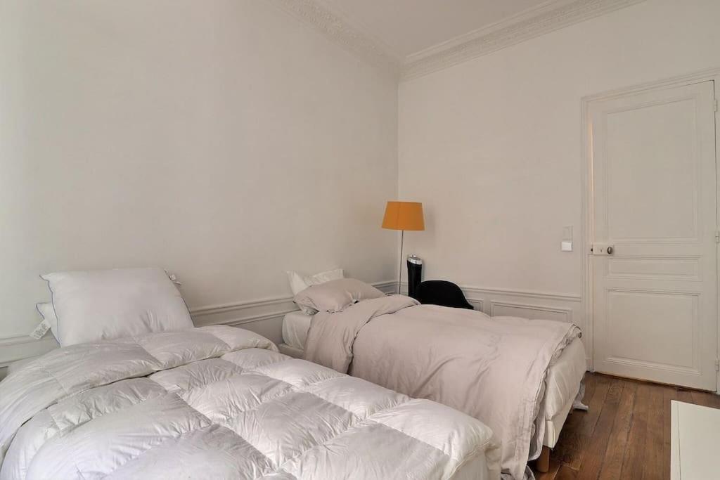 Luxury 3 Bedrooms Near Champs Elysees Paris