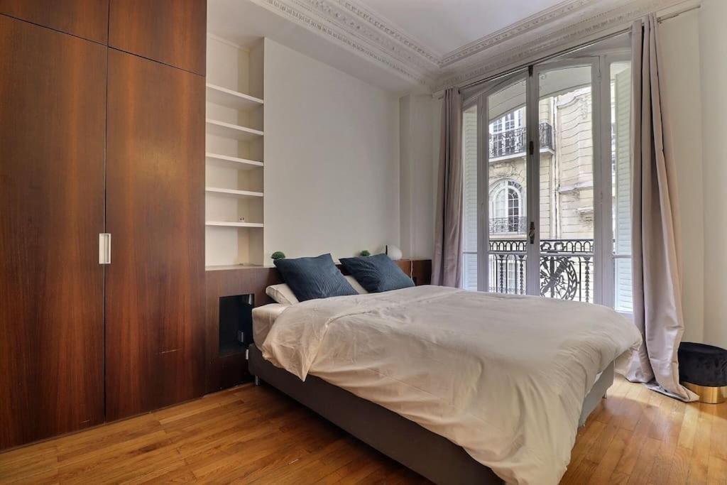 Apartment Luxury 3 Bedrooms Near Champs Elysees *