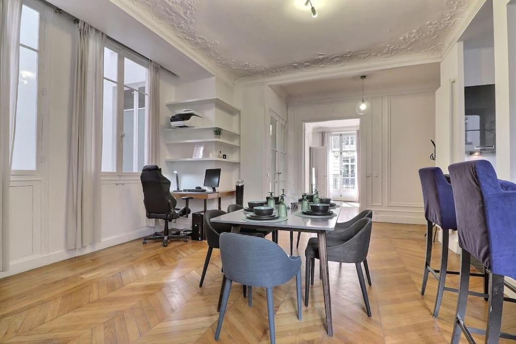 Luxury 3 Bedrooms Near Champs Elysees Apartment